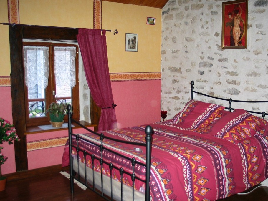 La chambre 1 et son lit de 140