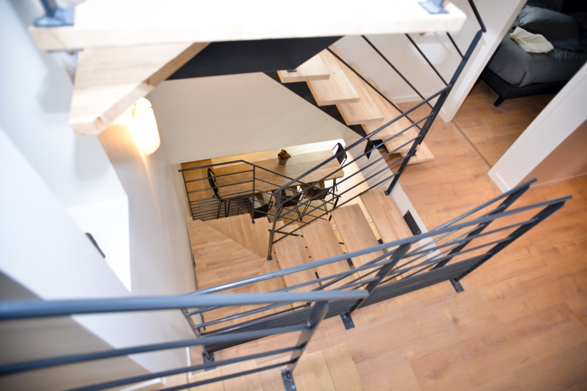 escalier gite beaujolais
