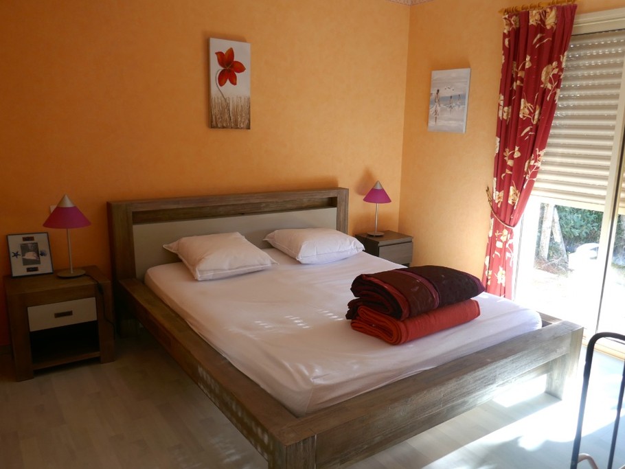 Chambre avec un lit en 160 et un lit en 90