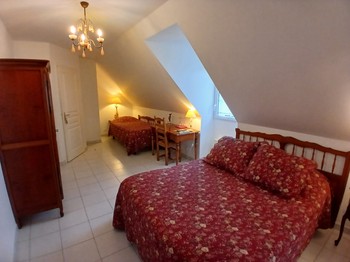 CHAMBRE ROUGE FAMILIALE 3 PERSONNES