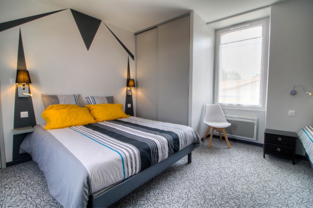 Chambre 3 à l'étage : un lit en 160 et un lit en 90