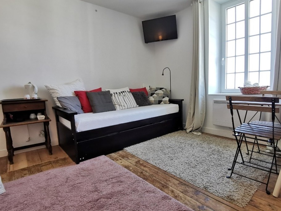 Chambre 1 avec TV + lit 160 et 90