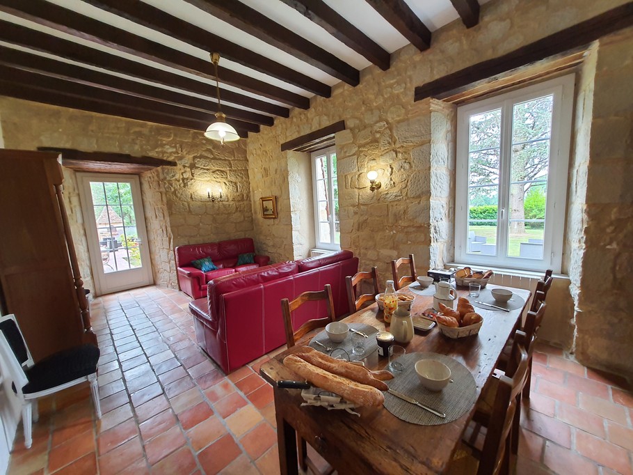 salon et salle à manger en commun