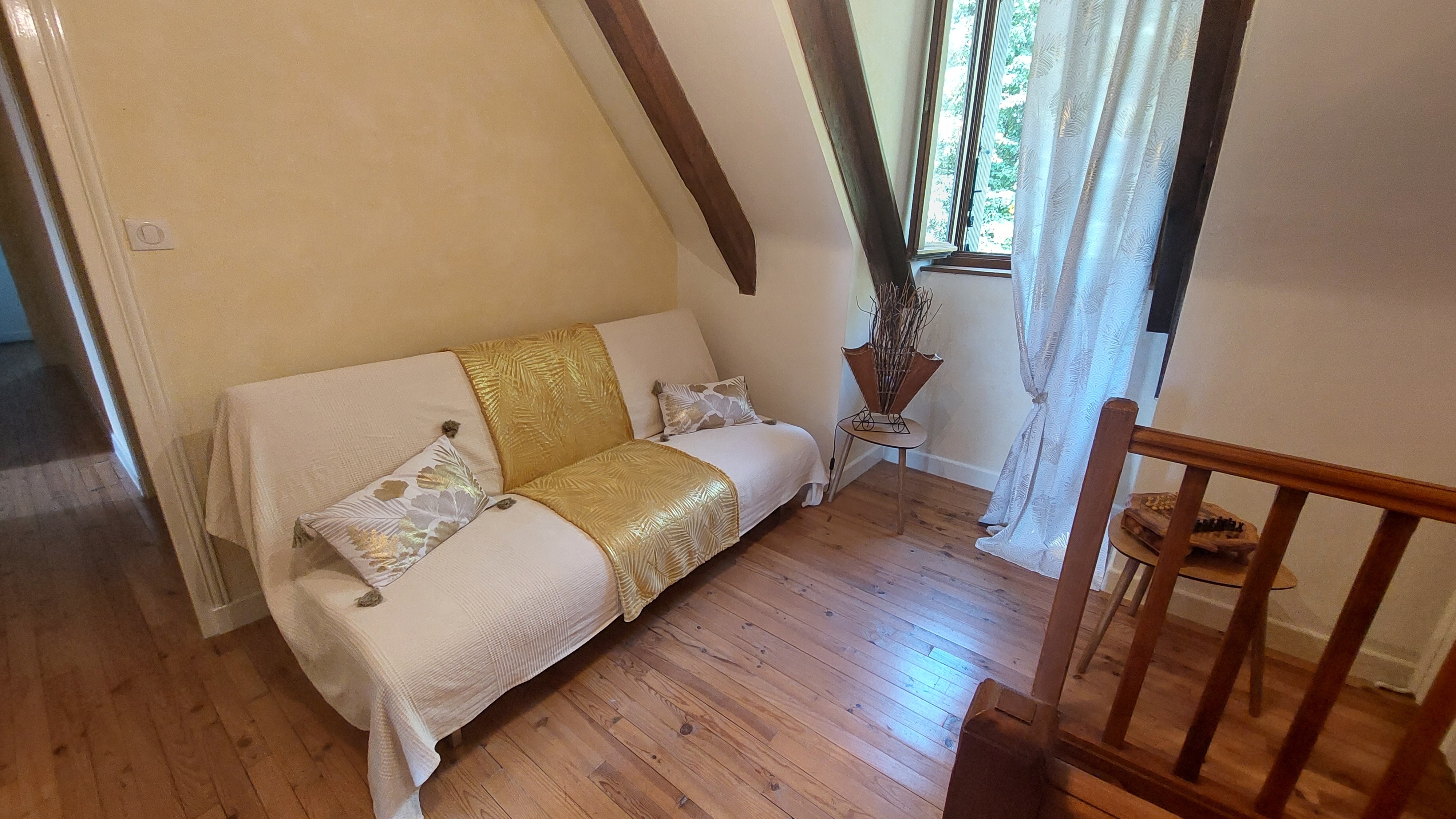 Palier avec canapé convertible