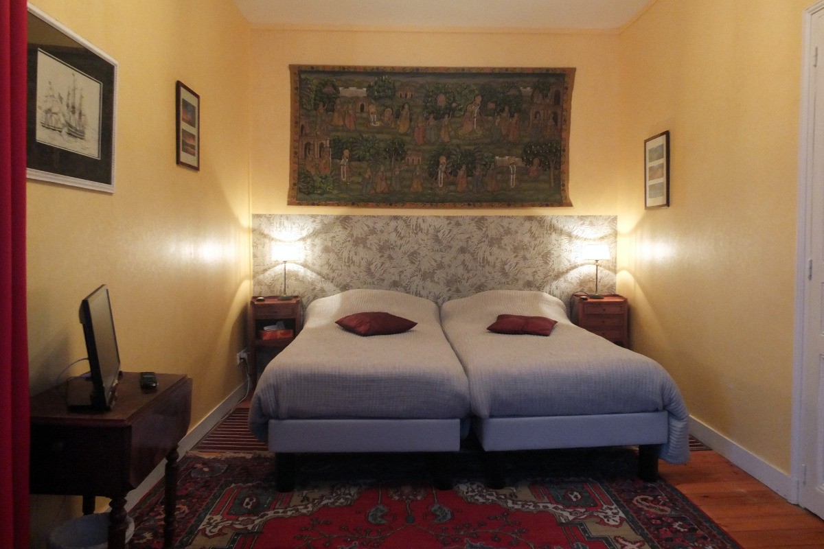 La chambre 1 au 1er étage donnant sur la terrasse couverte