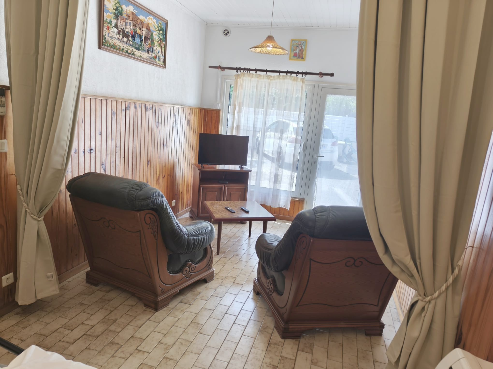 living room, tv