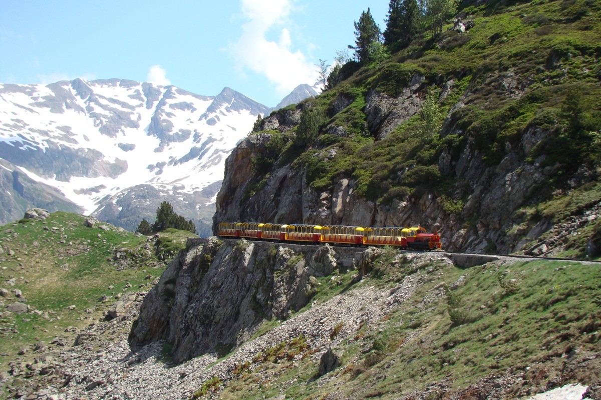 le petit train d'ARTOUSTE le plus haut d'Europe 2000m