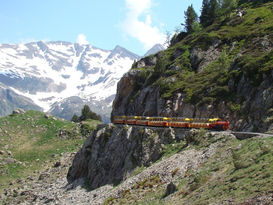 le petit train d'ARTOUSTE le plus haut d'Europe 2000m