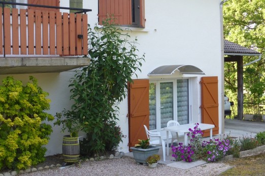 Devant le Gîte en été
