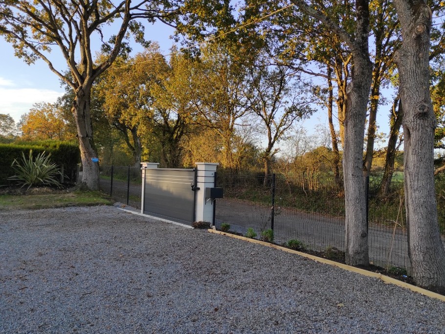 Parking privé et fermé