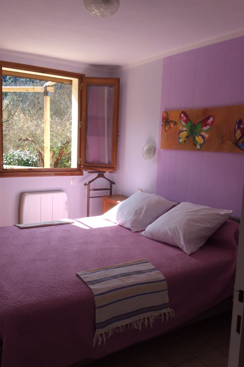 chambre lit en 160 cm Rez de jardin