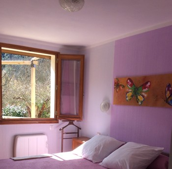 chambre lit en 160 cm Rez de jardin