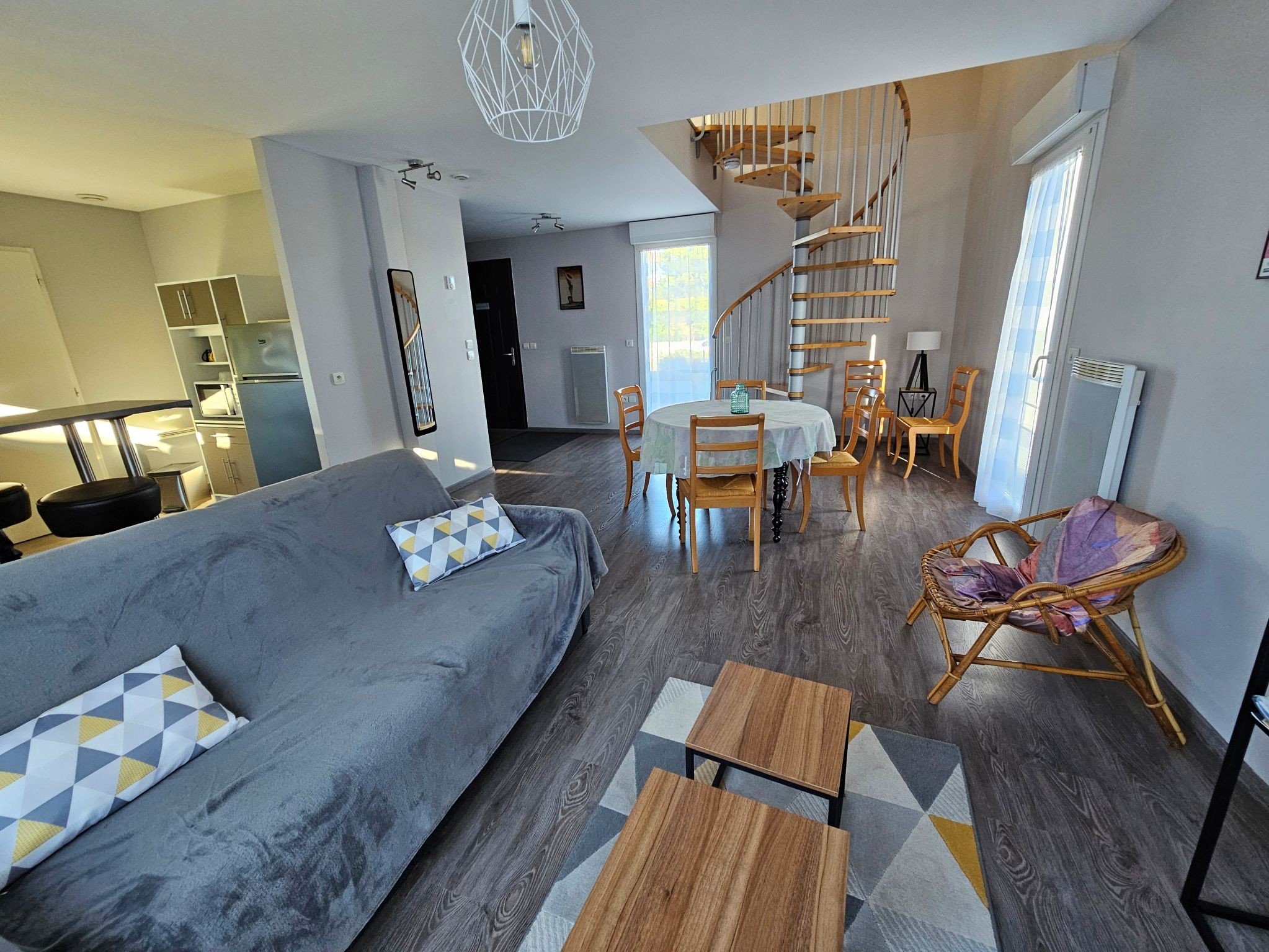 Maison de vacances pour 4 à 6 personnes "Les Milleraux", avec jardin clos et garage pour vélos et motos, près d'Angoulême