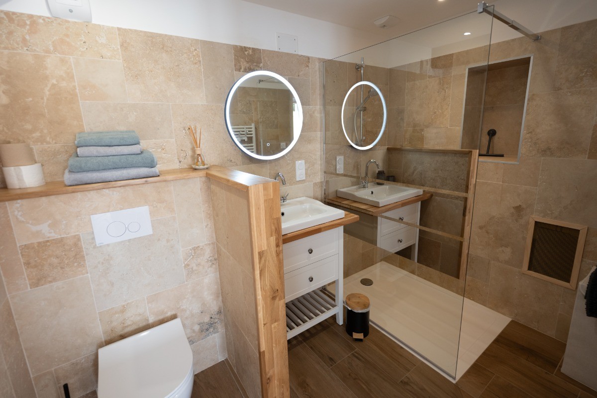 Salle de bain du gîte L'Erable sur la propriété "Les Coteaux de Pilauzin" en Charente maritime