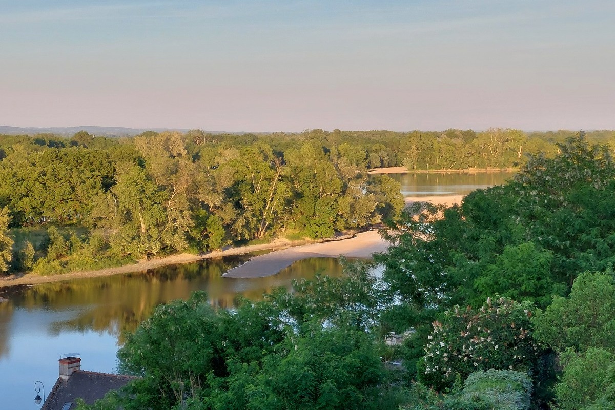 Depuis la terrasse, un soir en Loire