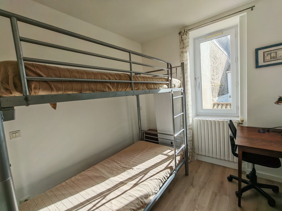Bedroom with 2 bunk beds (90cm)