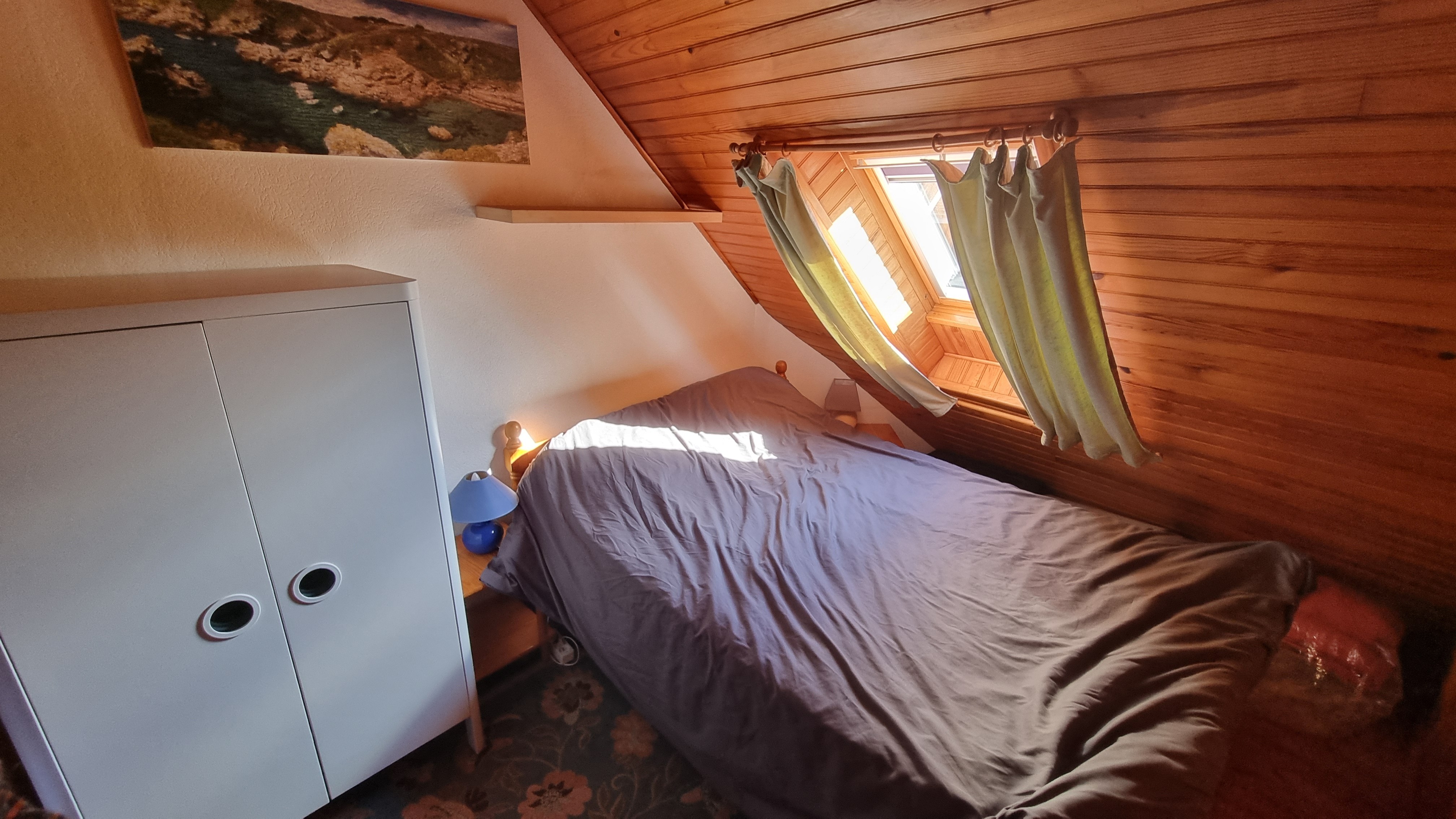 Bedroom East 1 double bed