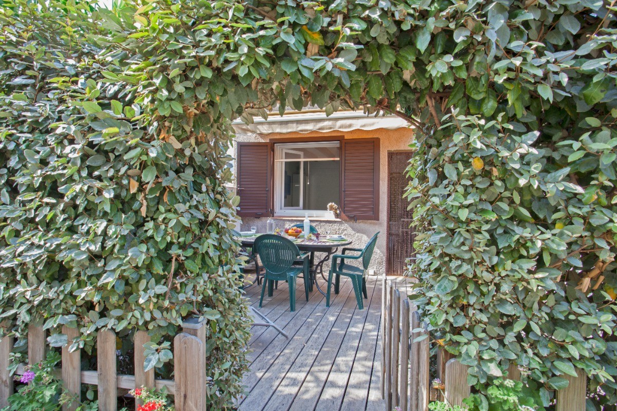 Terrasse côté entrée