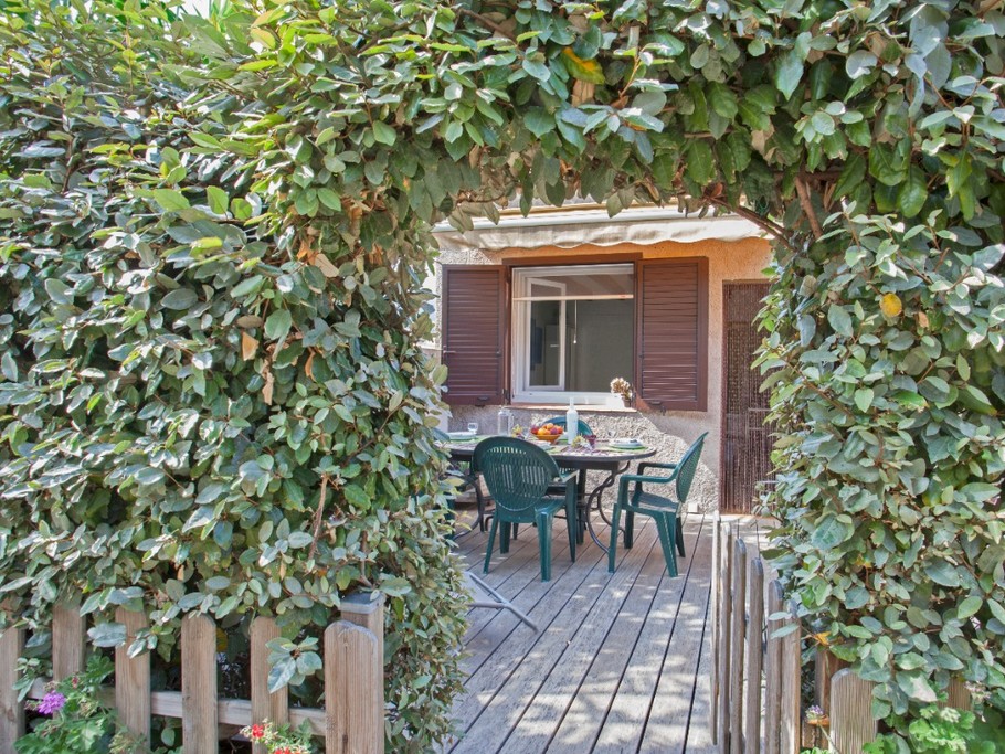 Terrasse côté entrée