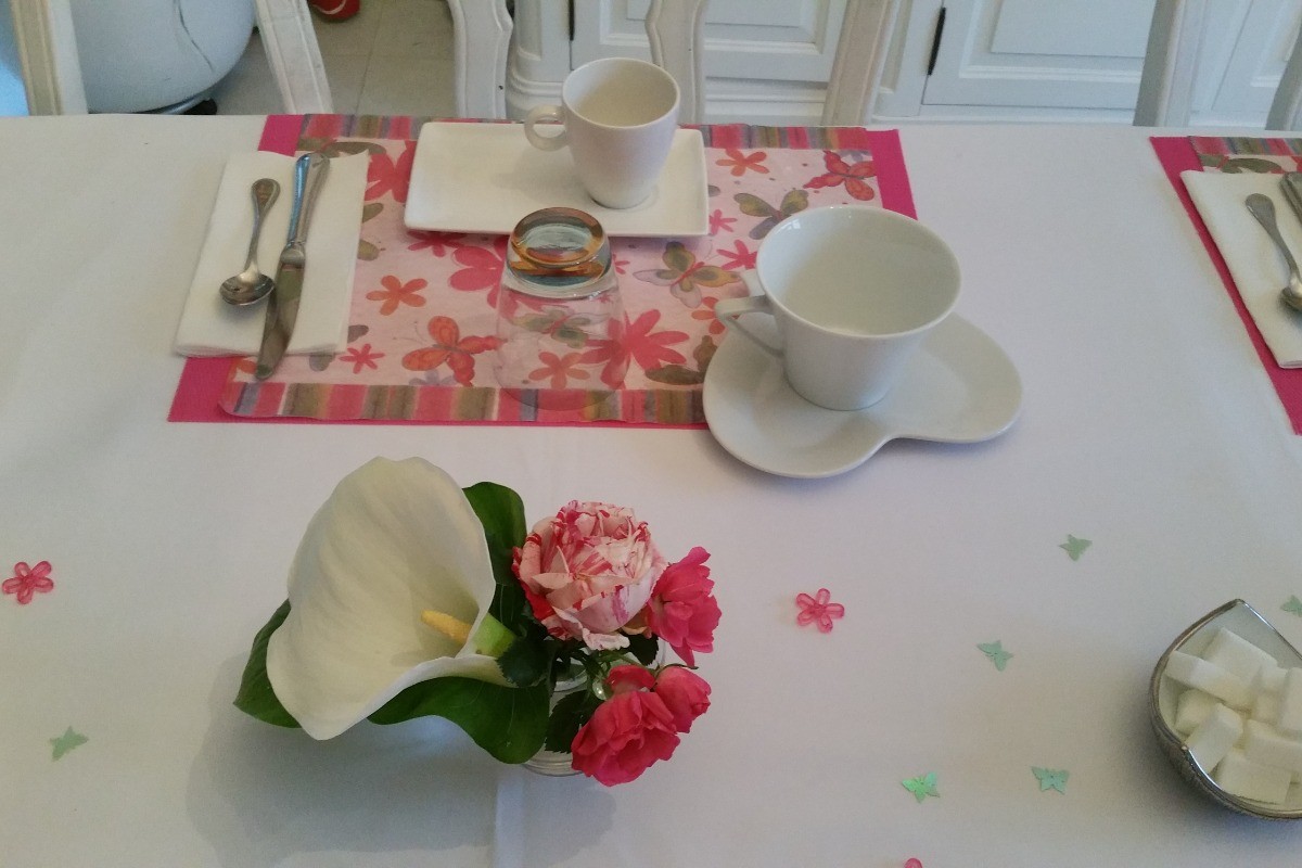 TABLE PETIT DEJEUNER