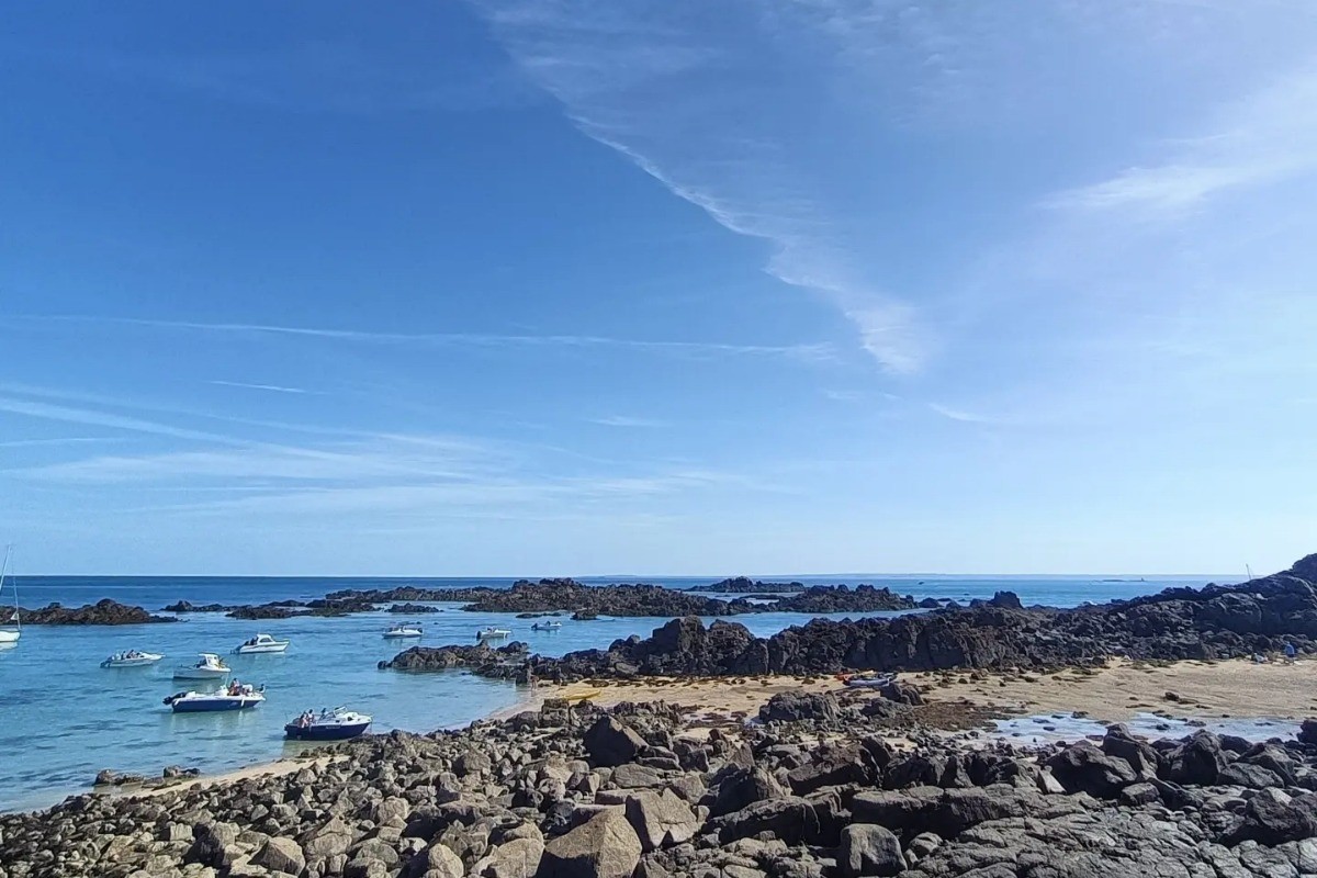 Les Iles saint Quay et leurs plages secrètes à marée basse...