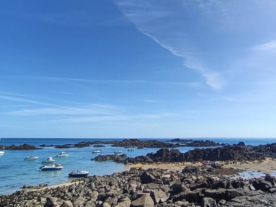 Les Iles saint Quay et leurs plages secrètes à marée basse...