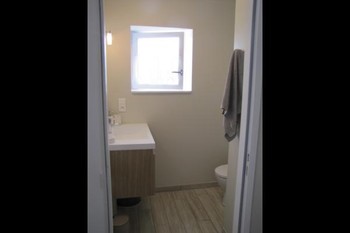 La Chênaie - le cabinet de toilettes à l'étage