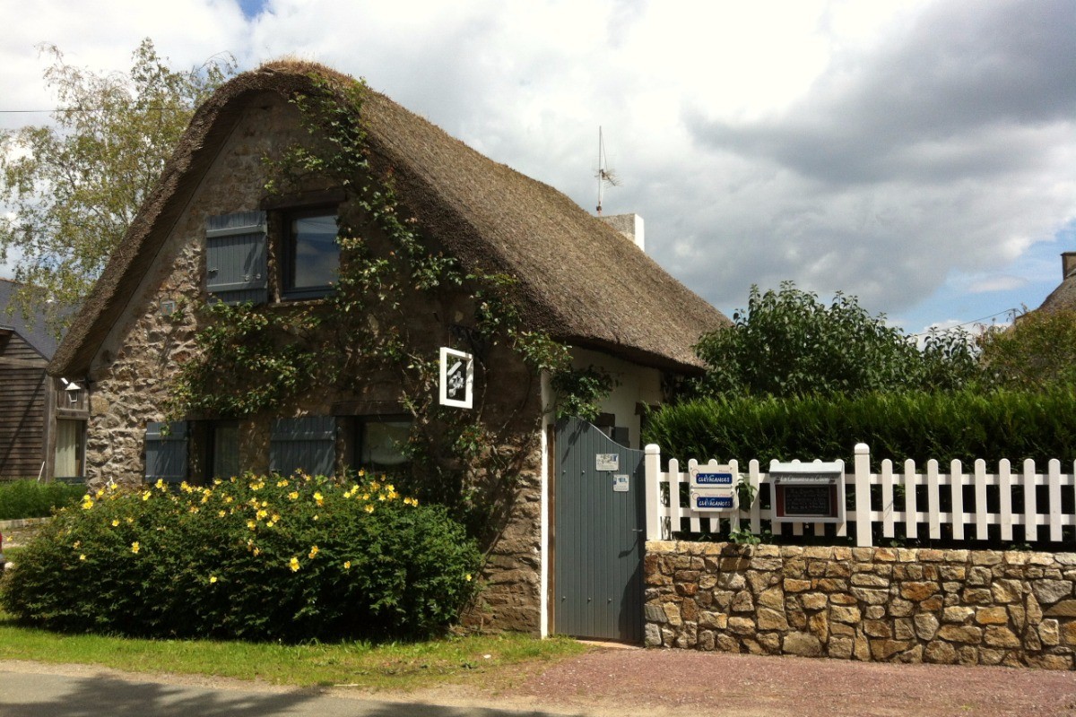 Entrée principale et pignon du gîte Anouck