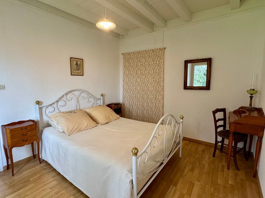 Chambre avec lit 140