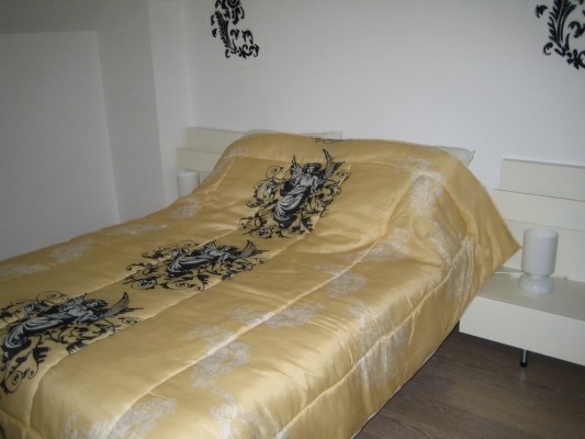 chambre noir et grise  coté est