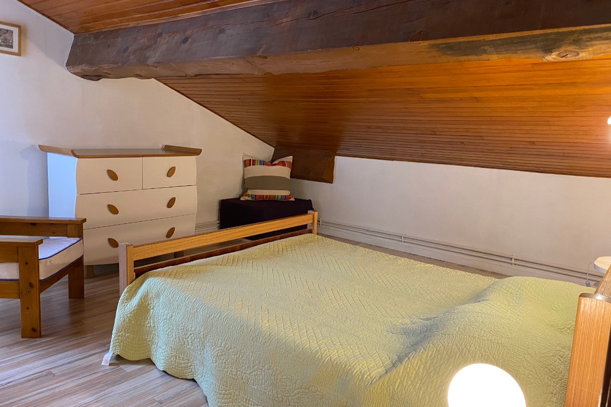 Chambre 2 - mansardée 2ème étage - Lit 160