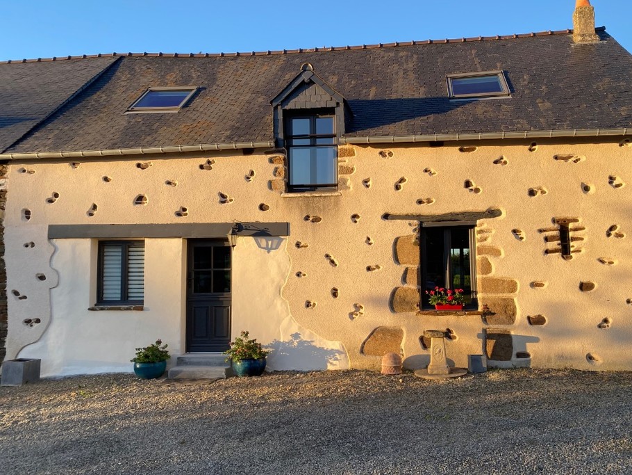 Façade avant de la location Le Chêne Doré