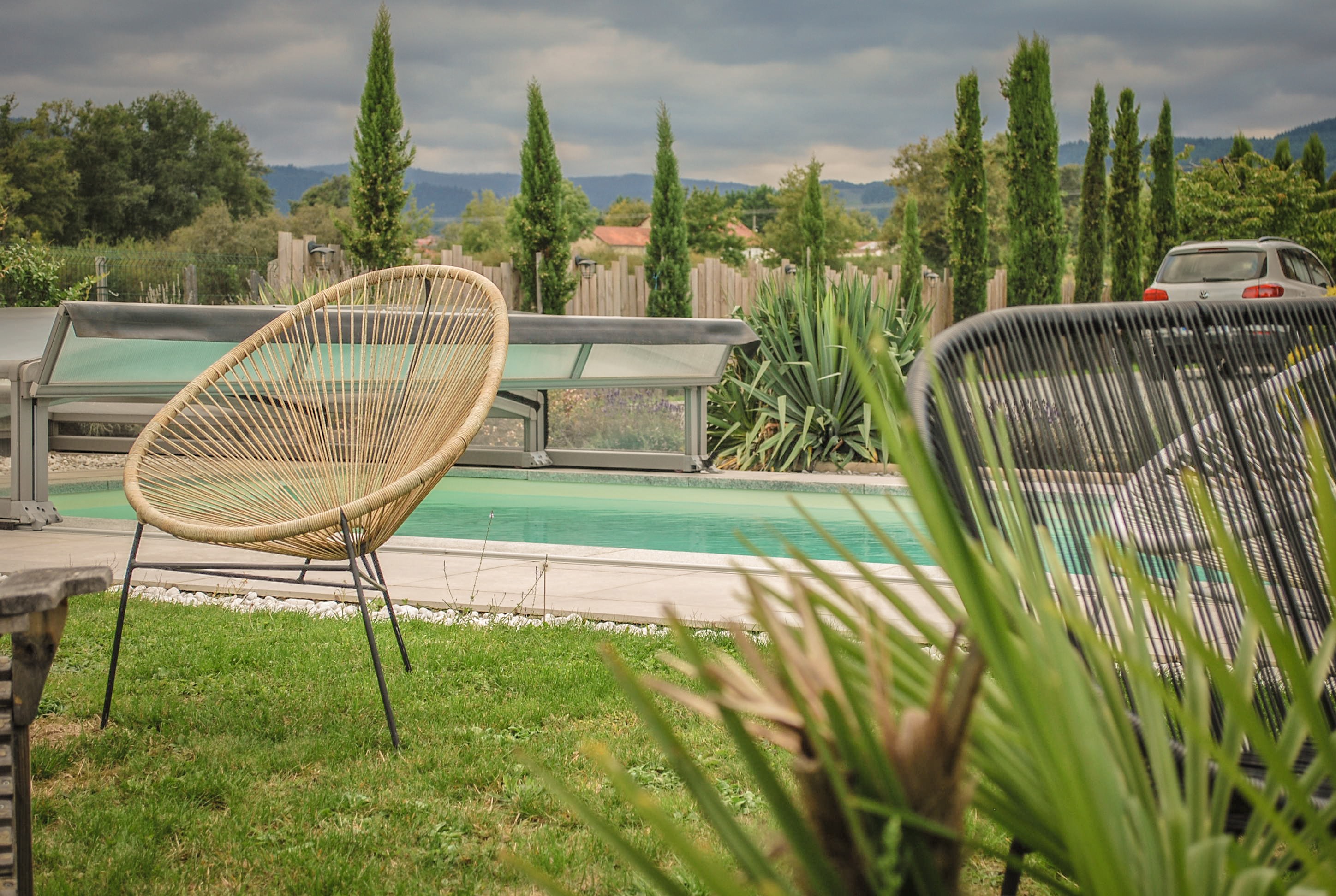 Le Logis de Ecuries, Renaison : la piscine