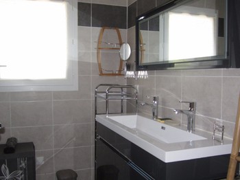 Salle d'eau Tilleul Haut.