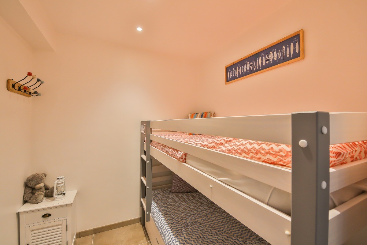 Chambre cabine (dans chambre suite) avec lits superposés