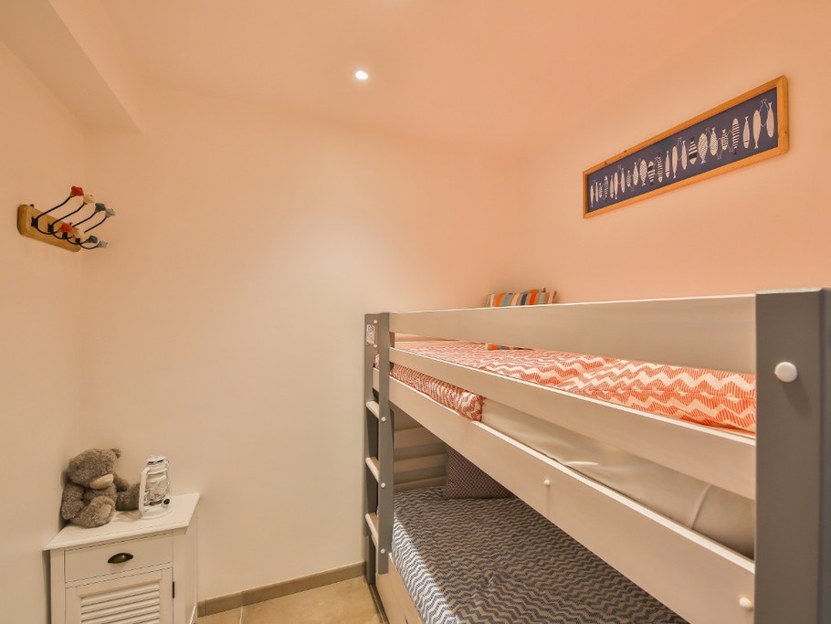 Chambre cabine (dans chambre suite) avec lits superposés