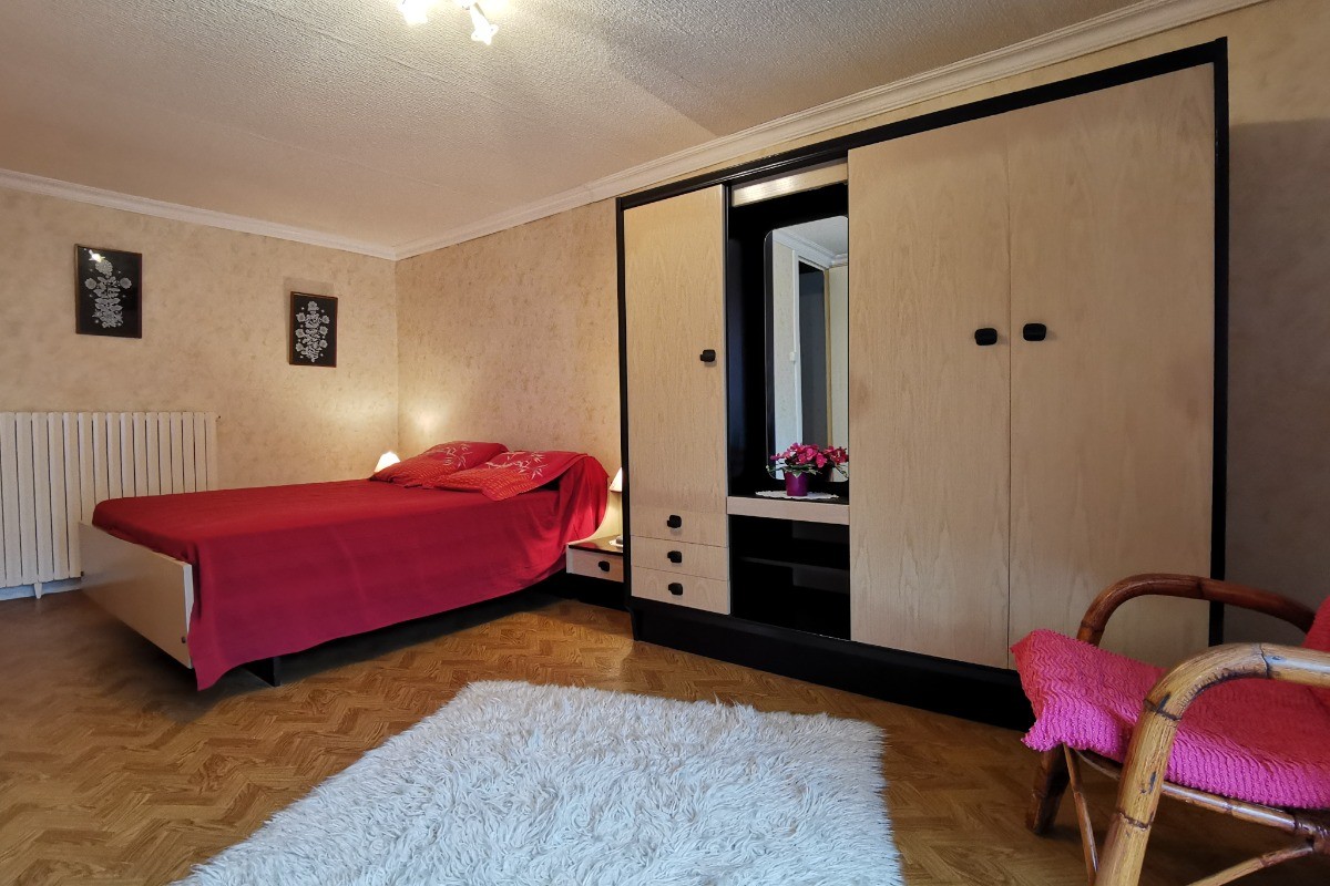 Etage 1: Chambre 2 avec lit 140