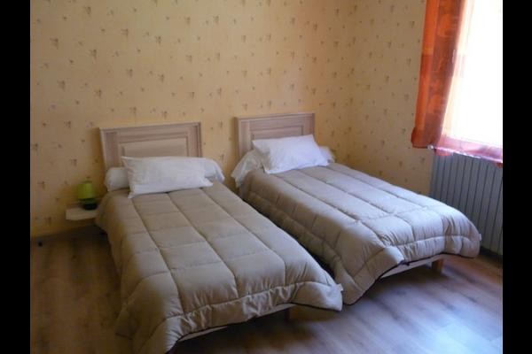 2ème chambre avec 2 lits simples 90