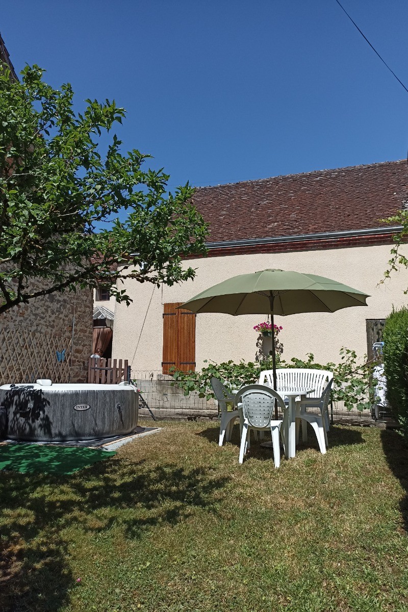 Gîte Clévacances, Chéniers, Creuse - Jardin et spa