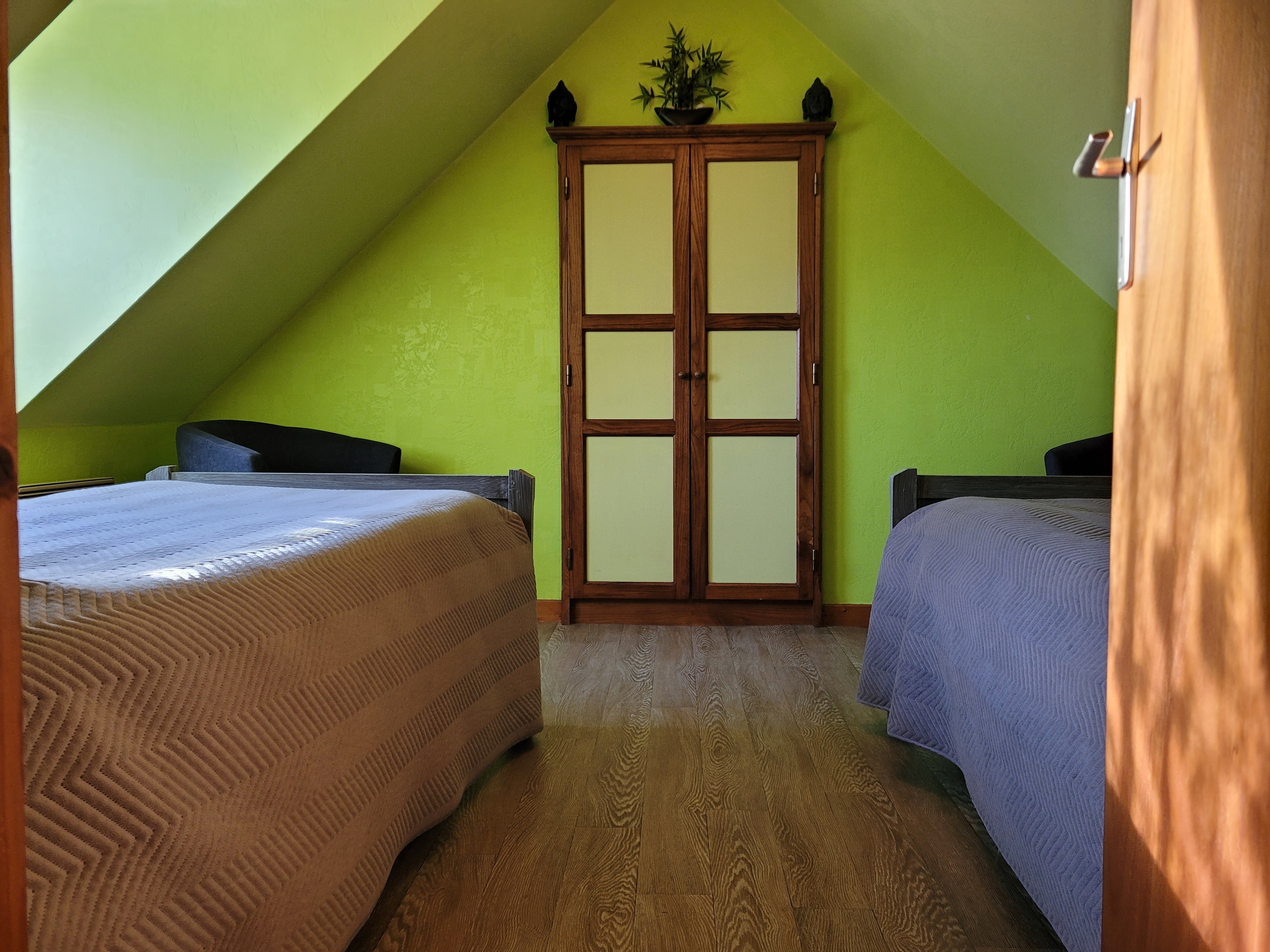 Le Grand location de vacances, Pléhedel, chambre étage avec 2 lits simples