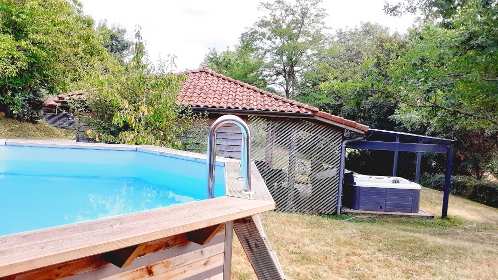 Chalet Cèdre : Piscine et spa jacuzzi privatifs
