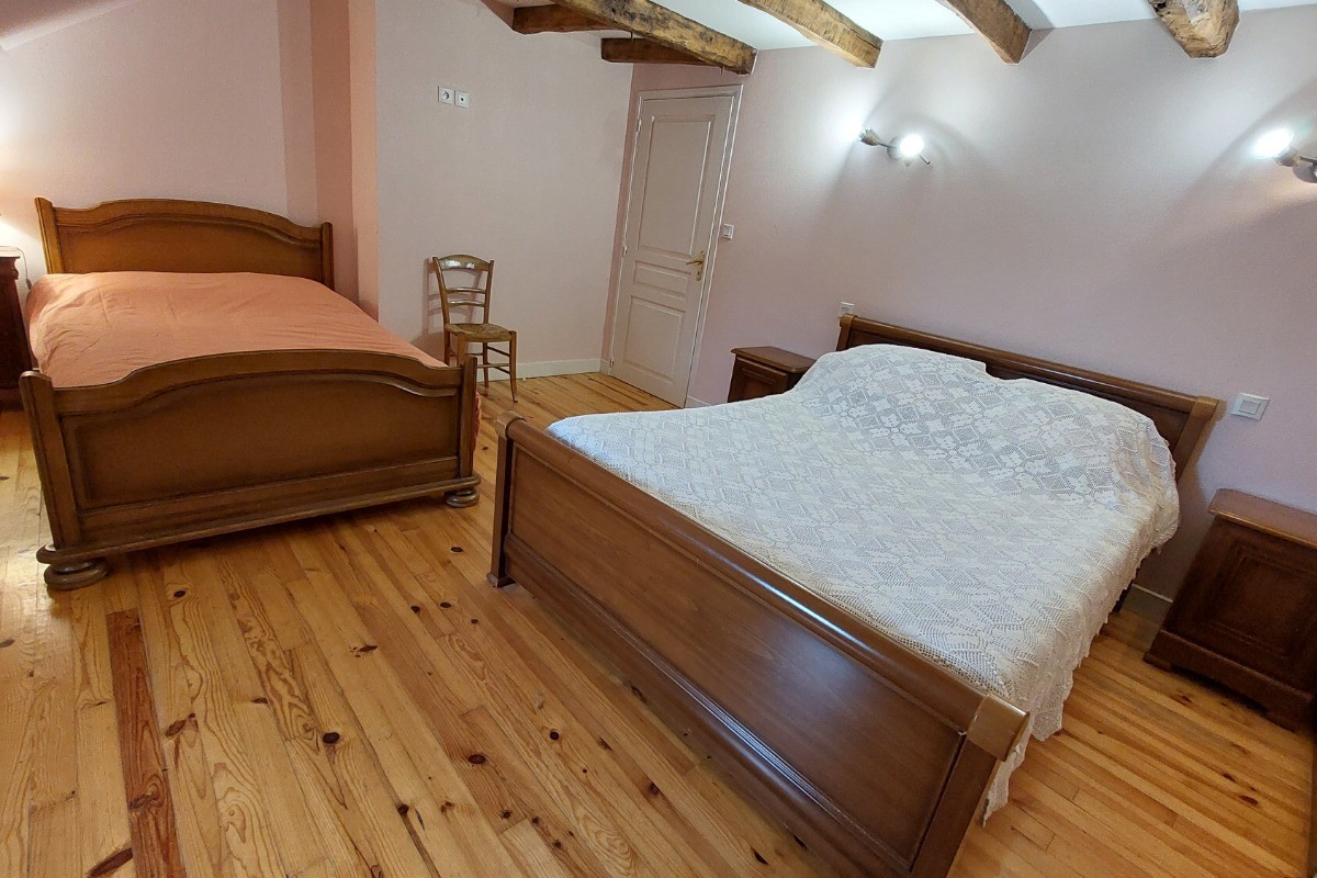 Chambre 5 avec 1 lit en 140 et 1 lit en 120