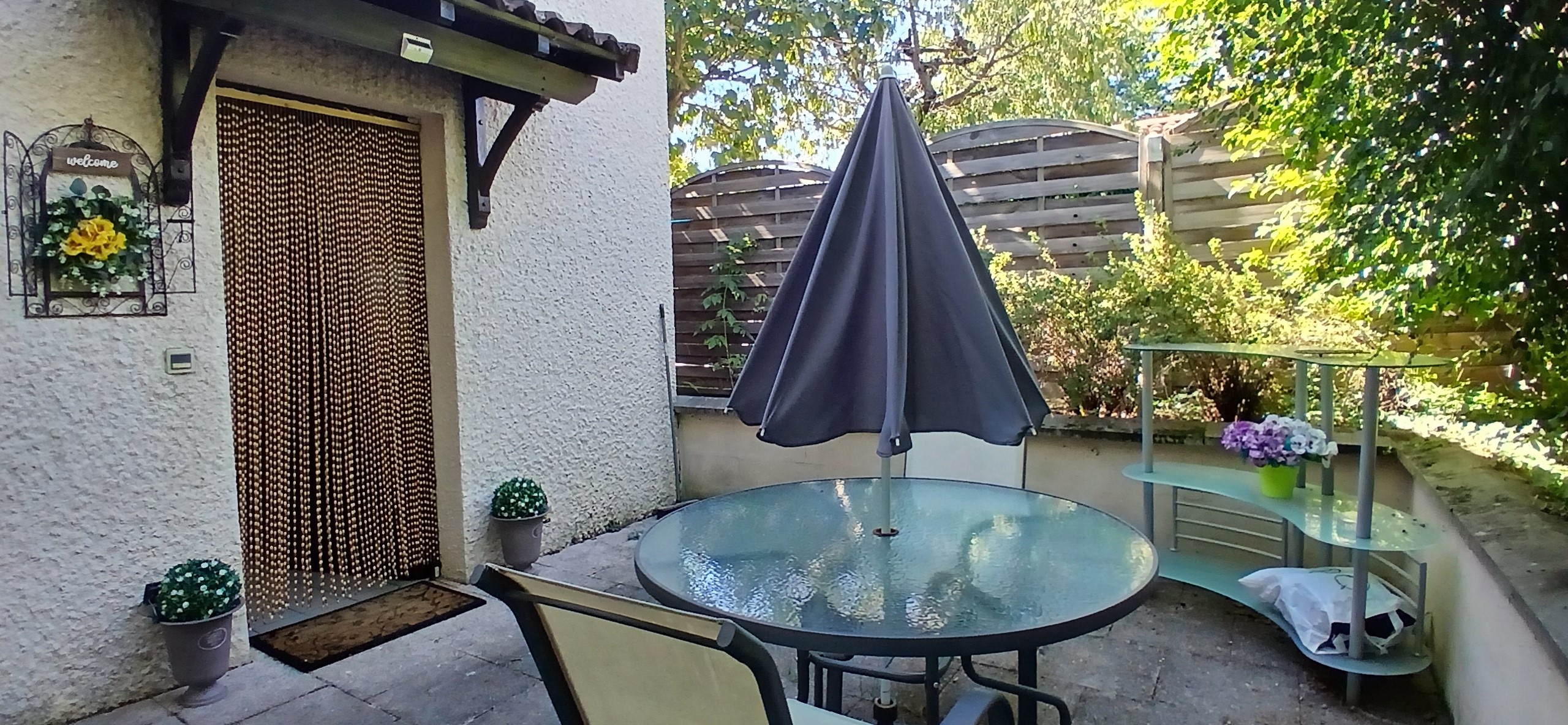 Gîte "La Petite eau" à Charbonnier les Mines, près d'Issoire, Puy de Dôme : La Terrasse