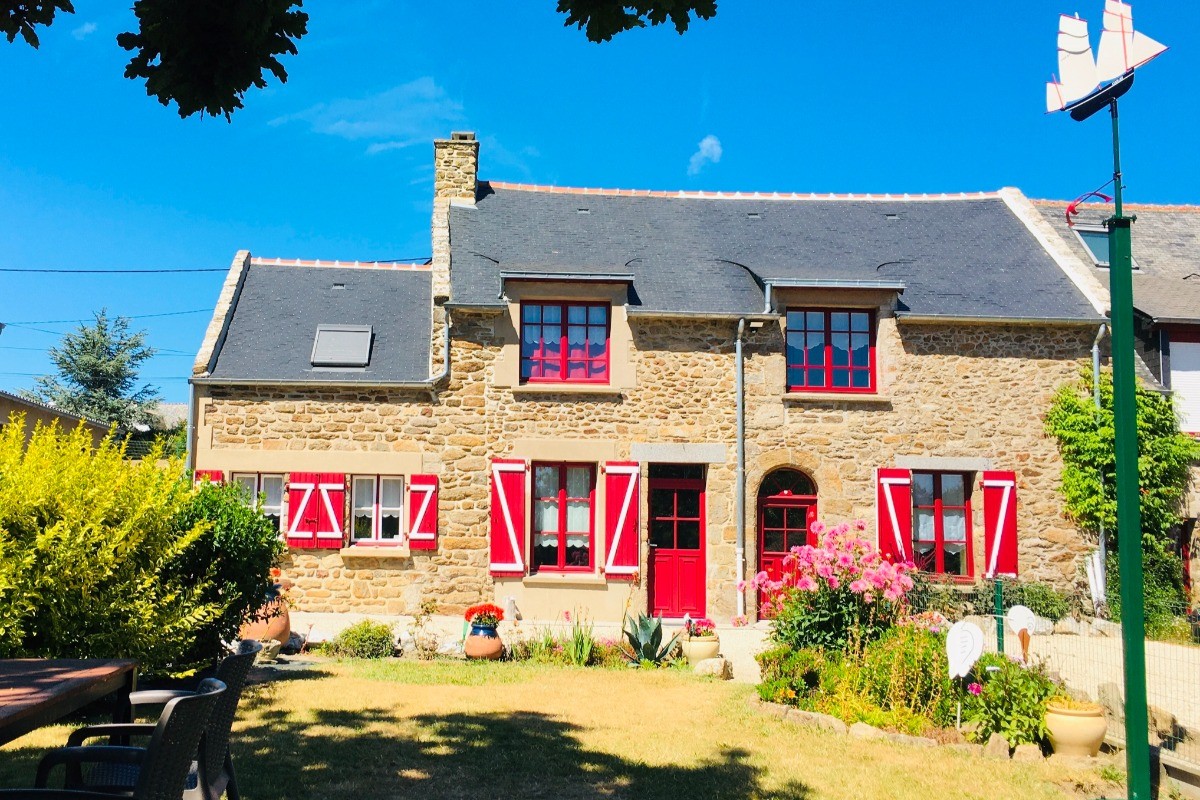 Façade sud extérieure côté jardin, maison mitoyenne