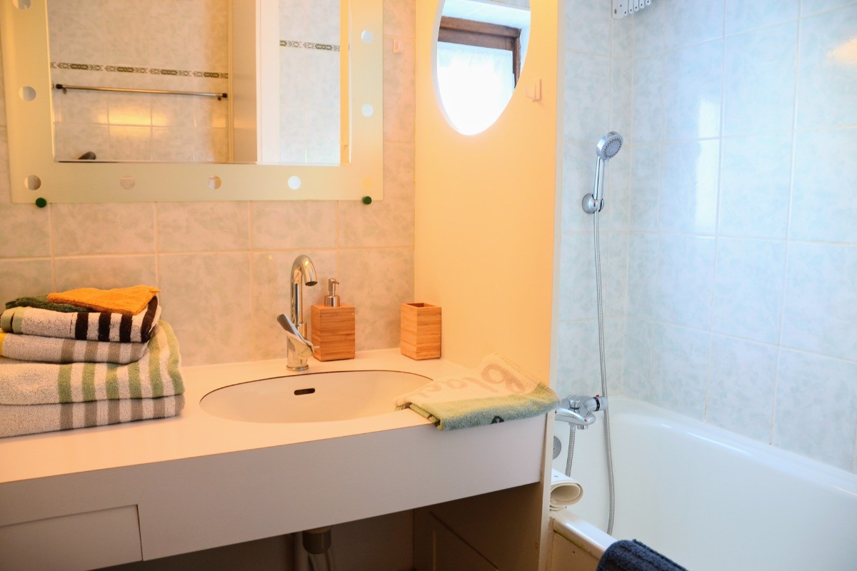 Un moment de détente dans la salle de bain