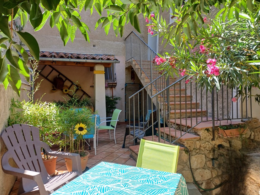 Terrasse partagée avec salon privatif