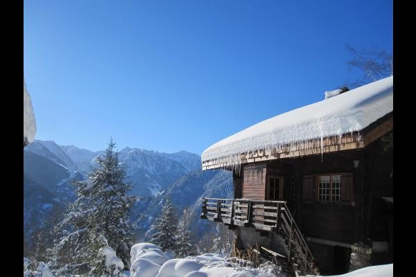 le chalet et la vue sur les pyrénées