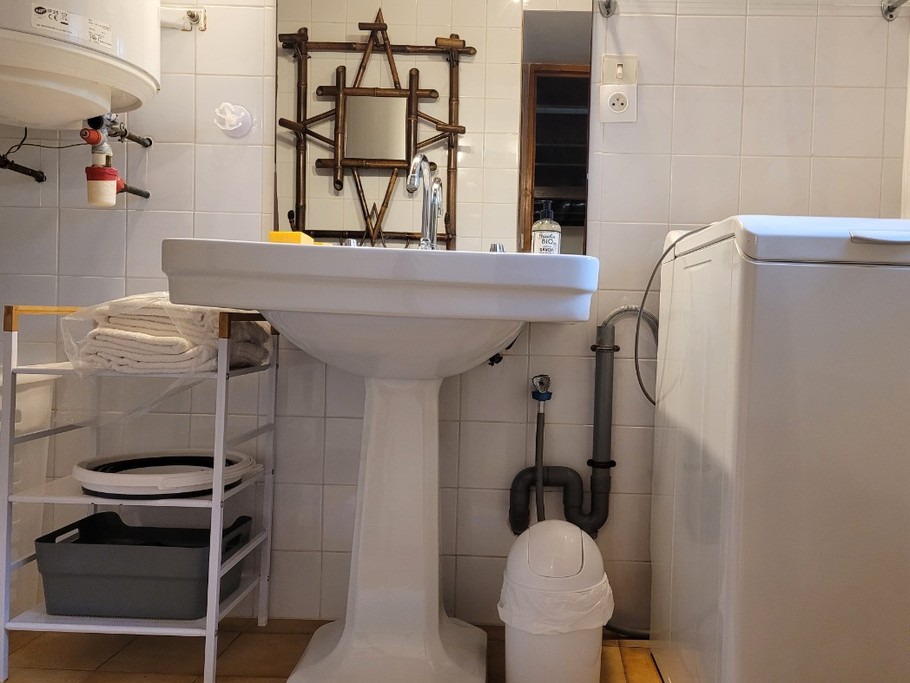 Charline - shower room with washbasin, WC and washing machine DRC