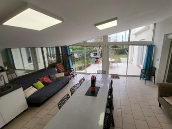 salle avec télé à disposition