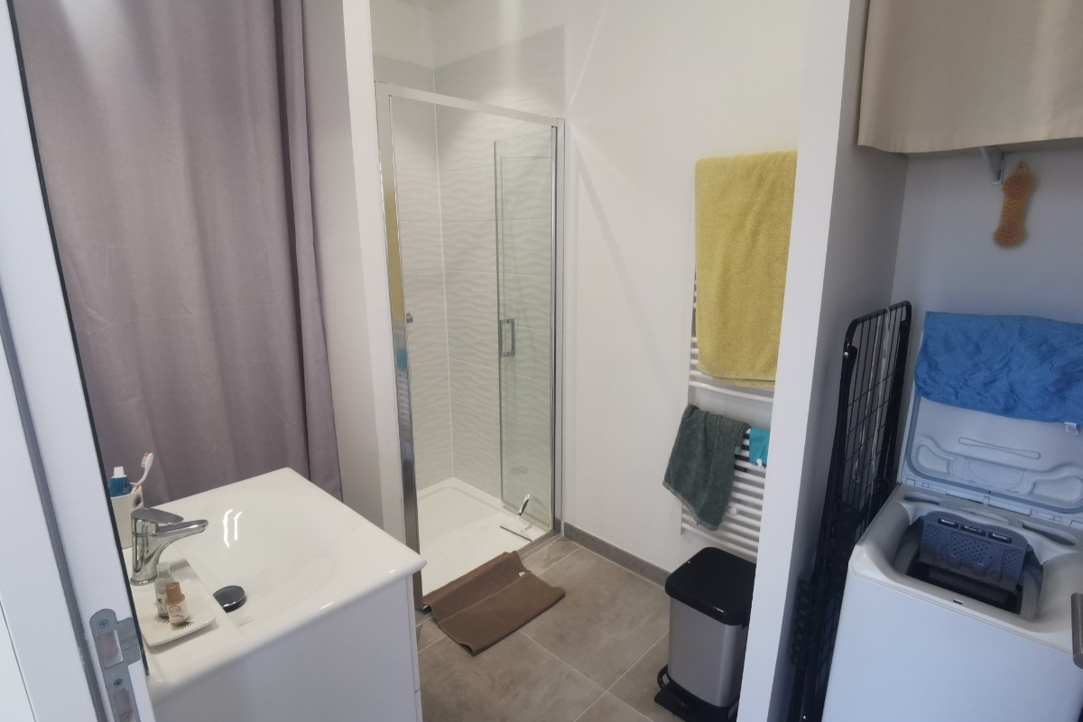 salle d'eau avec douche